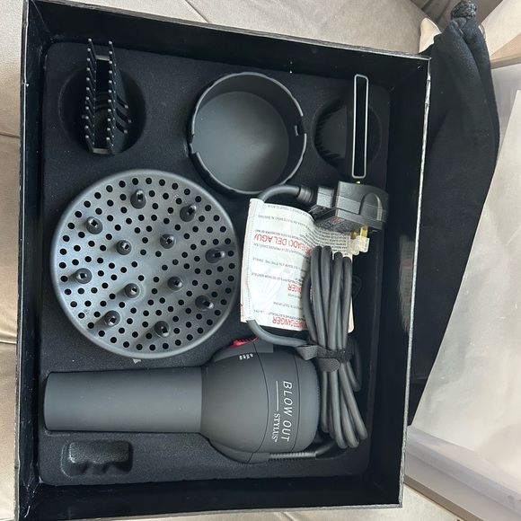 FHI Heat Platform All-In-One Blow Out Handle Less Hair Dryer with Attachment - Picture 9 of 9